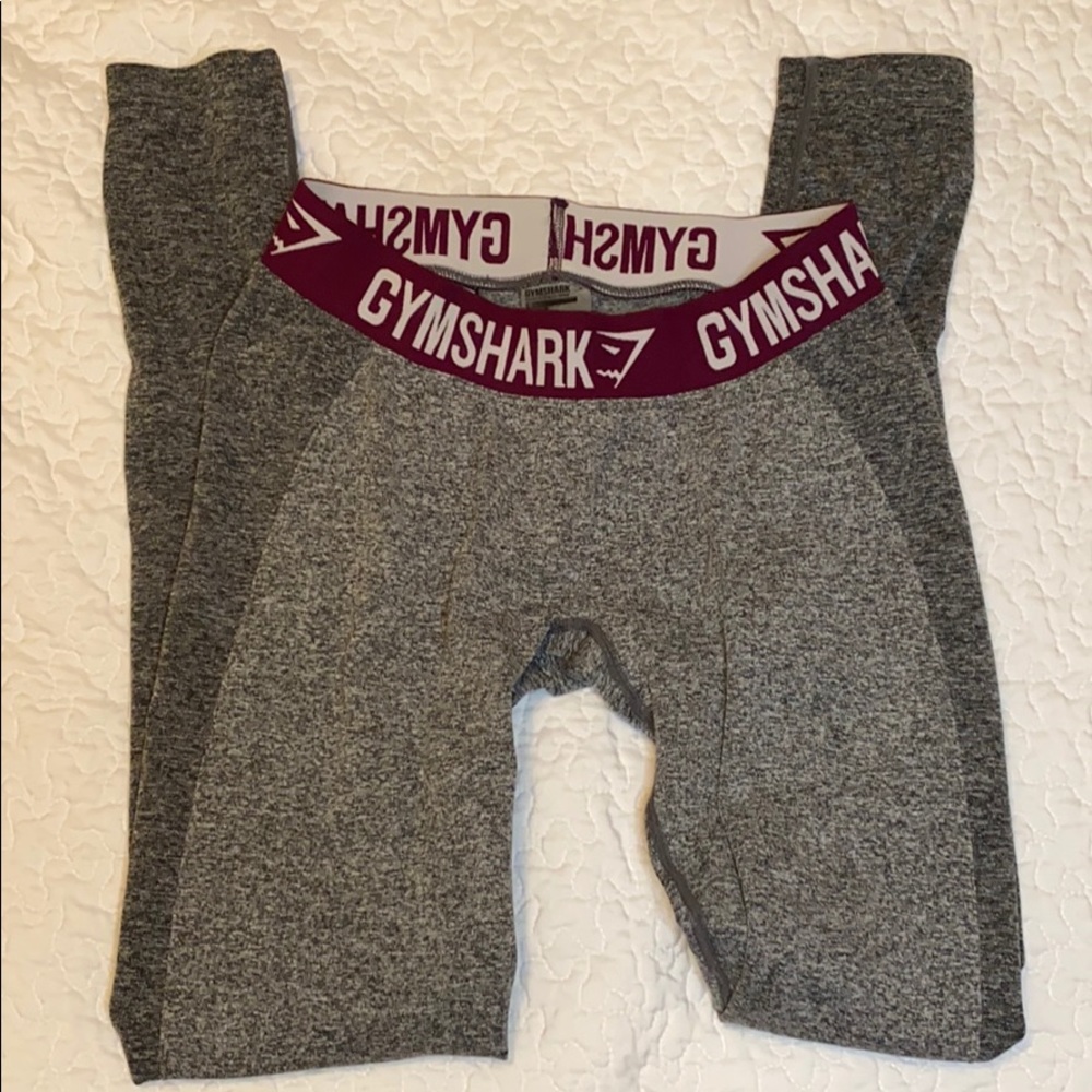 Gym shark leggings